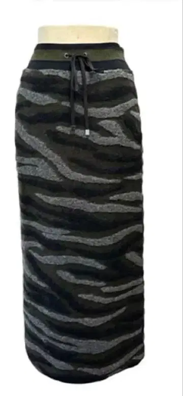 택 포함 새상품 카모플라주 패턴 슬리버 펜슬 스커트 레어 40 사이즈