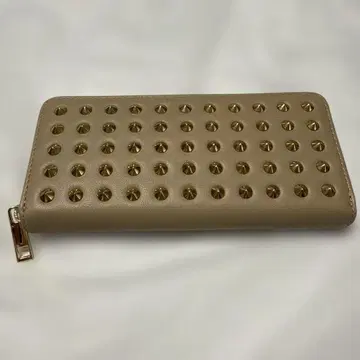 KINGS&QUEENS 스터드 장식 베이지 장지갑