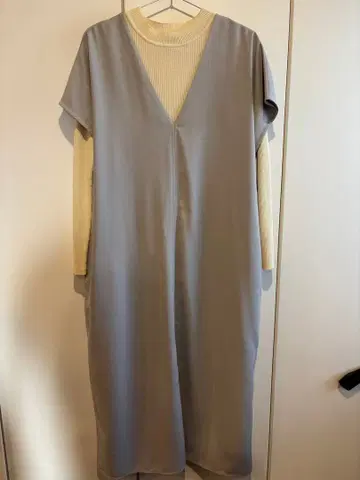 Doux Archives 그레이 V넥 롱 원피스