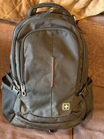 SUISSEWIN 블랙 백팩