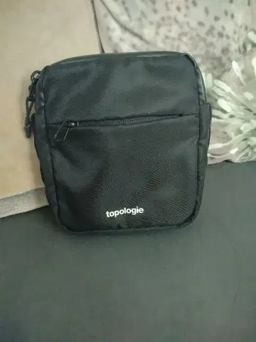 topologie TinBox small 블랙 사코슈