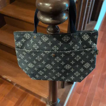 극미품 러셋(russet) 네이비 무늬 토트백