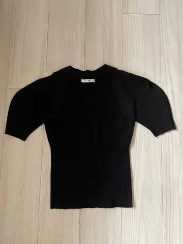 SNIDEL 블랙 니트탑 반팔