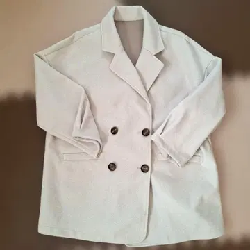 화이트 더블 브레스트 코트