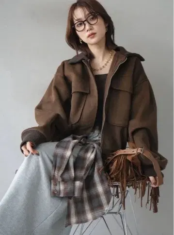 울 터치 옷깃 리브 스탠 칼라 숏코트 블루종/lumier 같은 형태