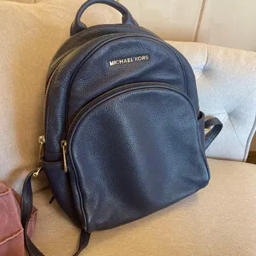 MICHAEL KORS 네이비 가죽 백팩