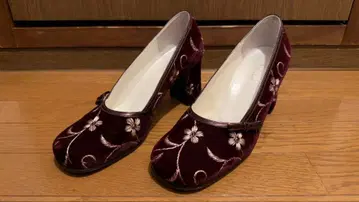 INED (이네드) 꽃무늬 펌프스