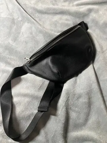 매장 품절) 블랙 리얼 가죽 백 바디백