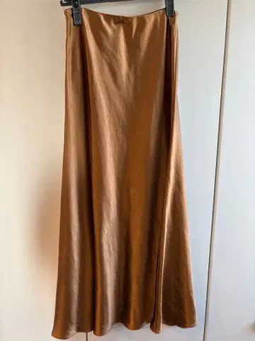 plage 브라운 새틴 스커트 광택감 있음