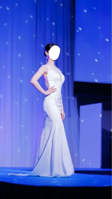 화이트 자수 웨딩 드레스