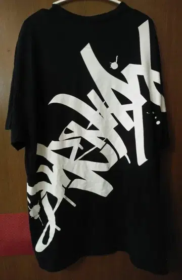 XL 사이즈 블랙 그래픽 T셔츠 황혼에 이끄는 칠흑의 천사들