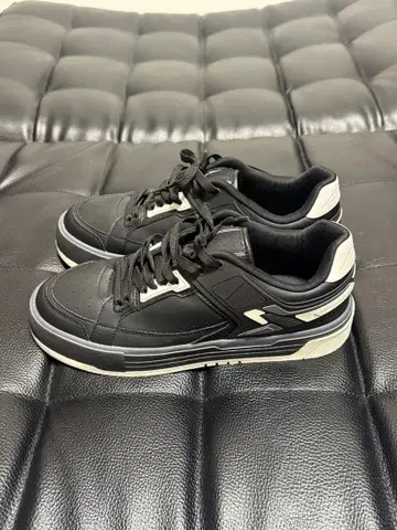 [ 새상품 ] ZARA 블랙 로우컷 스니커즈