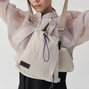 UN3D. 컴팩트 슬링 백