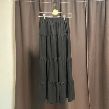 CHILLE 블랙 티어드 롱 스커트