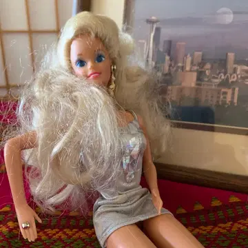 바비 인형 실버 의상