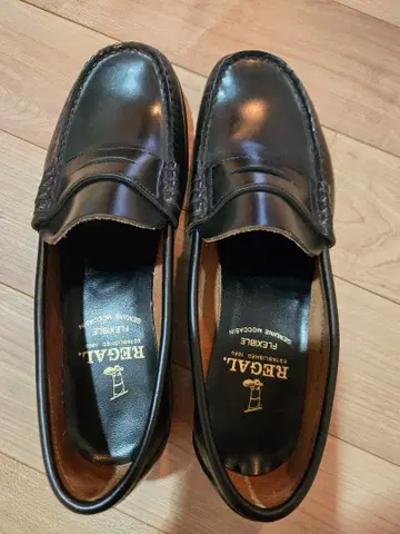 REGAL 천연 가죽 블랙 로퍼 플렉시블