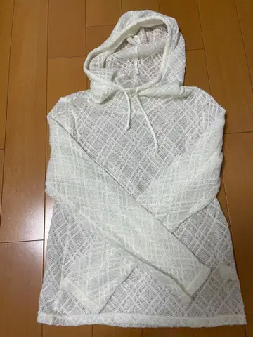 화이트 후드 부착 니트 L 사이즈