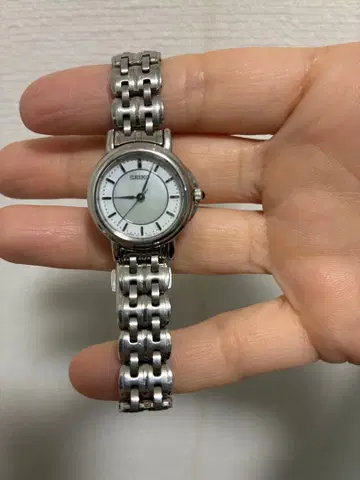 심플한 아날로그 시계 스테인리스