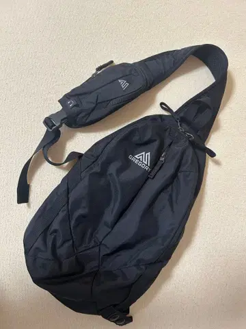 GREGORY 블랙 슬링백