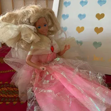 바비 인형 프릴 달린 핑크 드레스