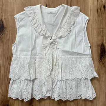 프릭스스토어 스캘럽 레이스 슬리브리스 블라우스