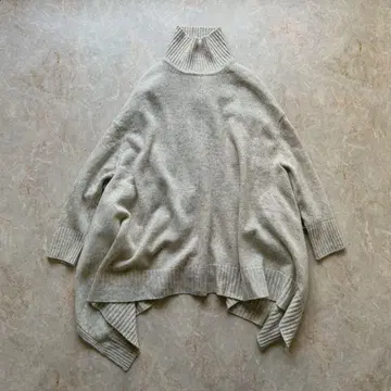 새상품급 야마다야 YORT 판초형 니트 하이넥 스웨터 그레이