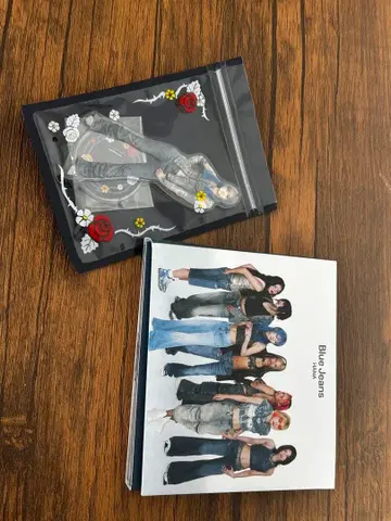 HANA Blue Jeans CD JISOO 아크릴 스탠드