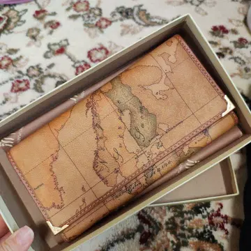 미사용 새상품 ALVIERO MARTINI 지도 도안 장지갑