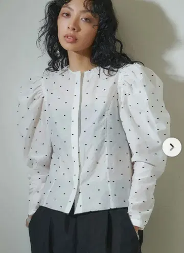 GEMINI 도트 블라우스