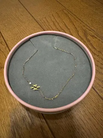 Lierrey 사이드 모티브 목걸이 골드