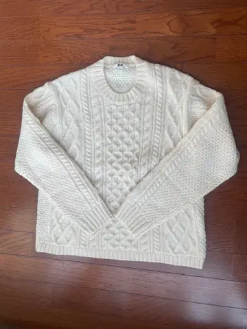 아이보리 케이블 니트 스웨터 M 사이즈