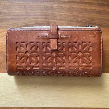 genten 천연 가죽 컷 아웃 디자인 장지갑 브라운