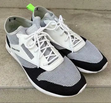 기나시 사이클 x Reebok 콜라보 스니커즈