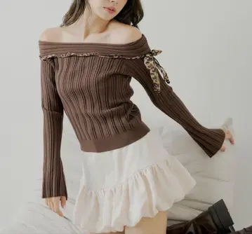 Chico 레오파드 어깨 리본 오프숄더 리브 니트 브라운