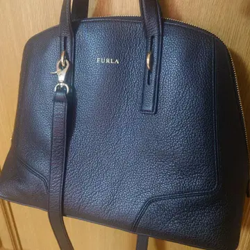 FURLA 블랙 가죽 핸드백