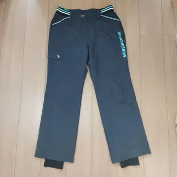MUNSINGWEAR 다크 그레이 이너 포함 팬츠