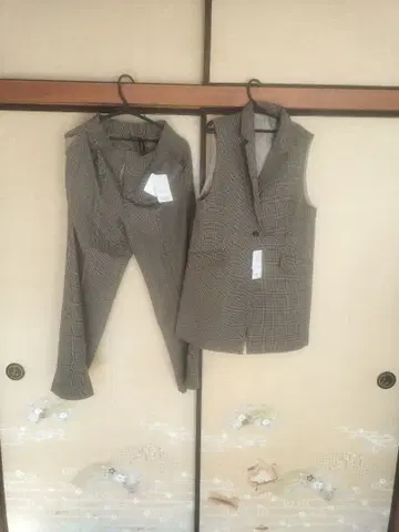 화이트 블랙 스트라이프 베스트와 팬츠 세트