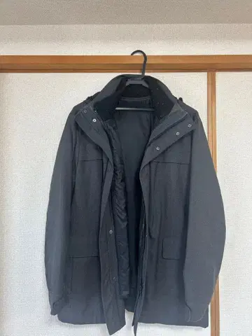 유니클로 다크 그레이 후드 부착 다운 자켓