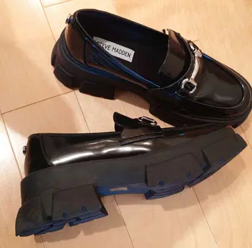 통굽 로퍼 에나멜 스티브매든