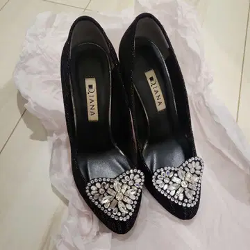 다이애나 블랙 하이힐 비쥬 장식