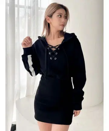 GYDA 프론트 레이스업 도킹 맨투맨 원피스