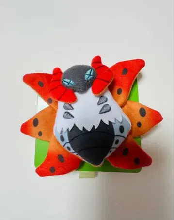 우르가모스 인형 배지