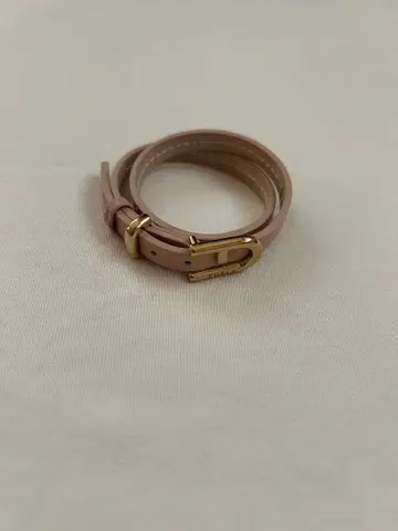 베이지 가죽 뱅글 골드 금장 장식