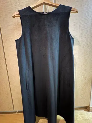 UNIQLO 슬리브리스 무릎 기장 원피스 포켓 부착