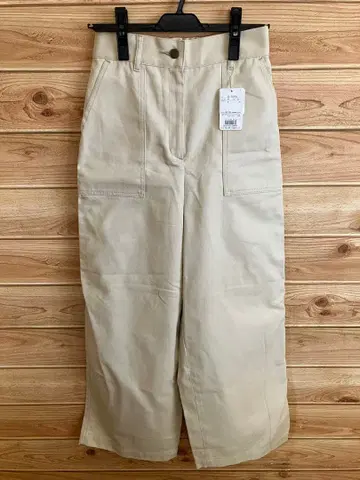 미사용 새상품 택 포함 스트로베리 필드 와이드 팬츠 베이지