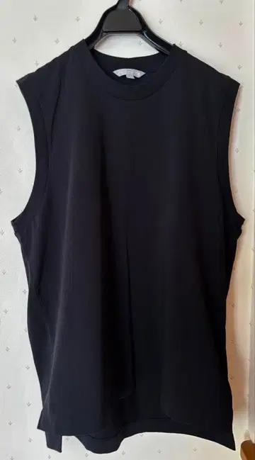 mame x 유니클로 콜라보 블랙 슬리브리스