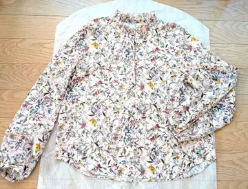 새상품급 로이스크레용 꽃무늬 프릴 옷깃 긴팔 셔츠 M 리버티