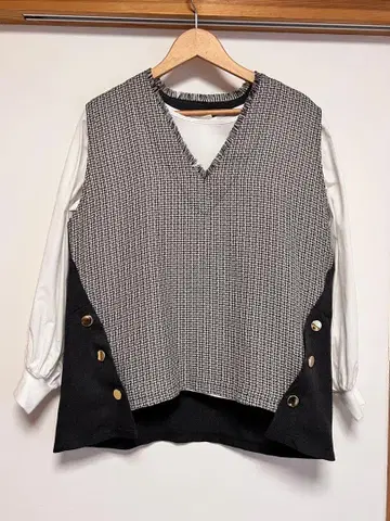 V넥 레이어드 베스트 블랙 화이트