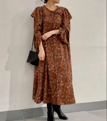 BEARDSLEY [ FRIPIER ] 카라 플라워 원피스 카멜 브라운