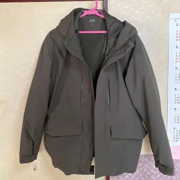 유니클로 하이브리드 다운 파카 M 사이즈 올리브